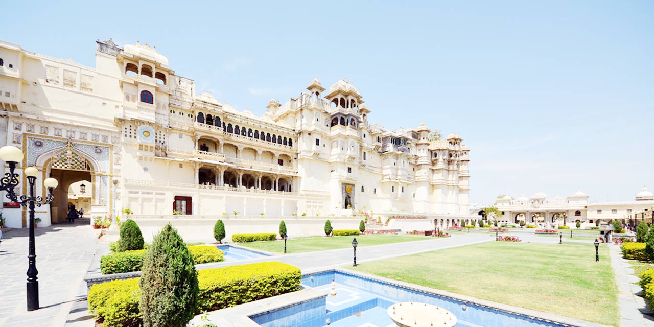 The Best Sightseeing Taxi Service in Udaipur