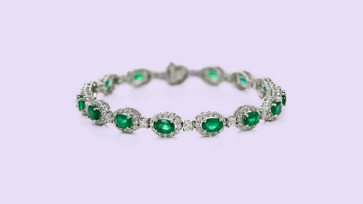 Must-Have Emerald Jewelry In Your Vanity