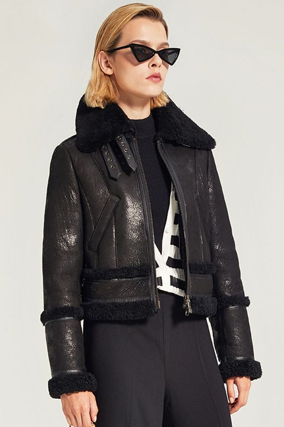 Winter Elegance The Ultimate Women’s Leather Jacket with Fur Collar
