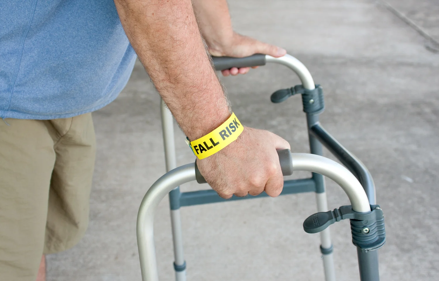 How to Properly Adjust and Use a Walking Frame for Seniors?