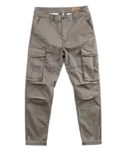 The Union Bay Cargo Pant is a high-quality cotton garment with a comfortable design that adapts to a variety of situations.