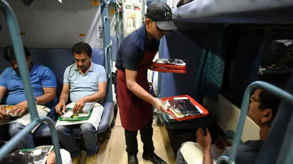 Embarking on a Culinary journey with IRCTC: Food delivery in train at SURAT Jn ST