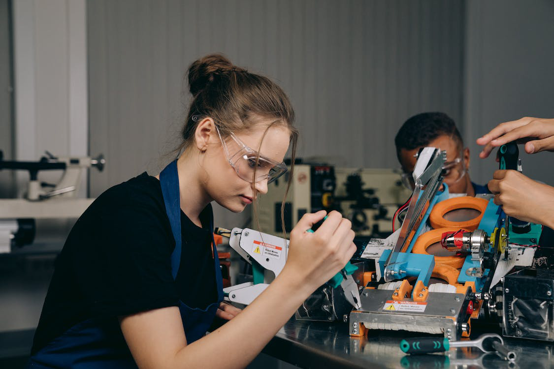 A woman designing a robot for contract packaging