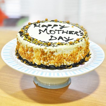 Celebrating Mother's Day with Sweet Delights: The Art of Choosing the Perfect Mother's Day Cake