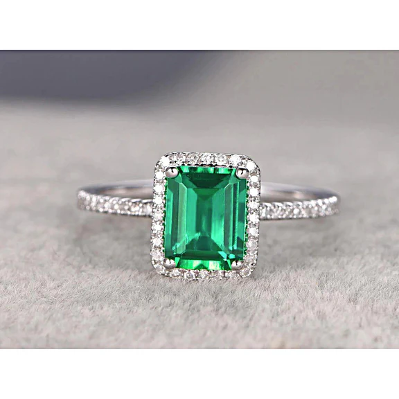Enchanted Elegance: The Tale of the Natural Emerald Ring